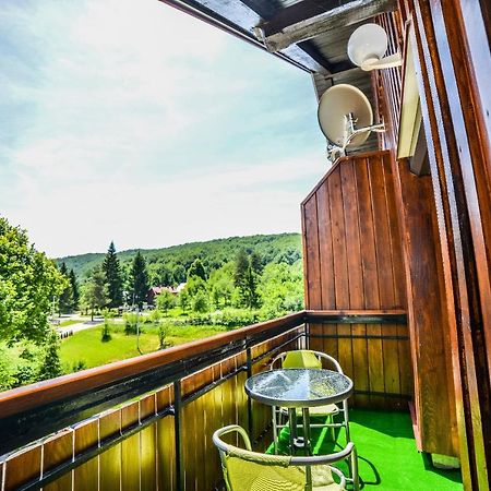 Sixteen Lakes Guest House 2 Jezerce Ngoại thất bức ảnh